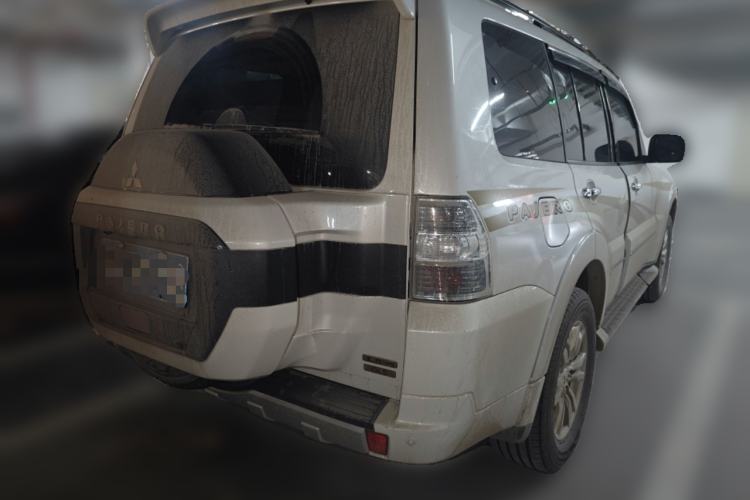 Used Mitsubishi Pajero  Rear Right 45 Deg