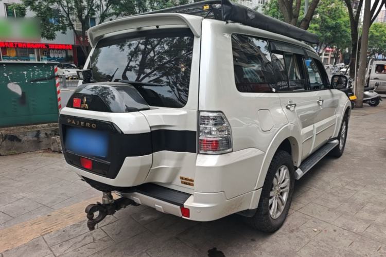 Used Mitsubishi Pajero 2018 V97 3.8L 5-Door GLS Sunroof – Middle East Rear Right 45 Deg