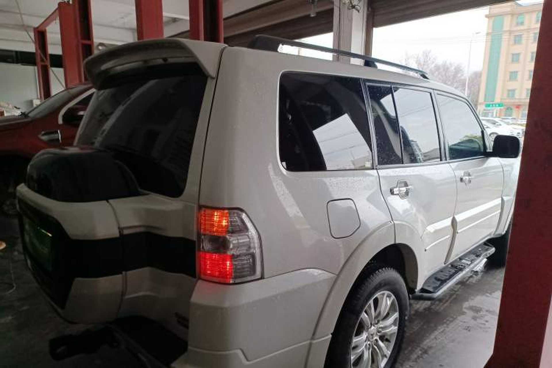 Used Mitsubishi Pajero 2018 V97 3.8L 5-Door GLS Sunroof – Middle East Rear Right 45 Deg