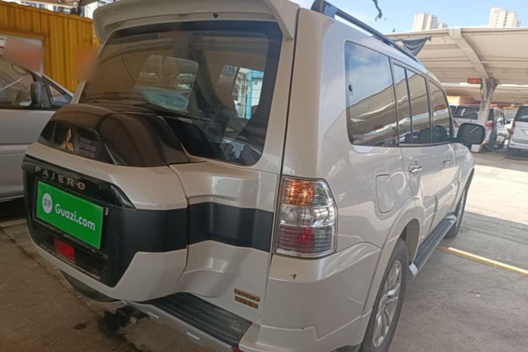 Used Mitsubishi Pajero 2018 V97 3.8L 5-Door GLS Sunroof – Middle East Rear Right 45 Deg