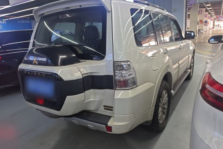 Used Mitsubishi Pajero 2018 V97 3.8L 5-Door GLS Sunroof – U.S. Specification Rear Right 45 Deg