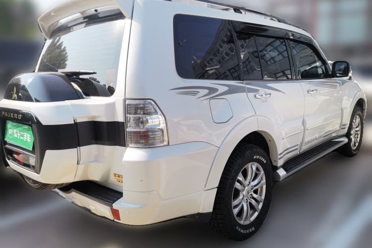 Used Mitsubishi Pajero  Rear Right 45 Deg
