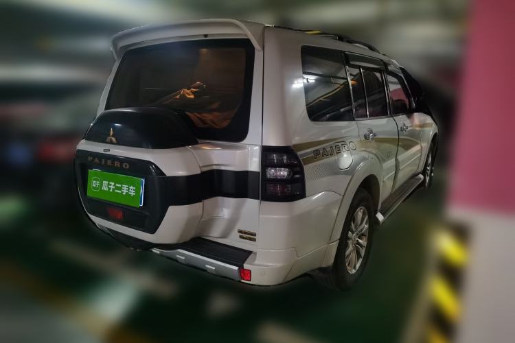 Used Mitsubishi Pajero 2018 V97 3.8L 5-Door GLS Sunroof Single-Difference Model – Middle East Rear Right 45 Deg