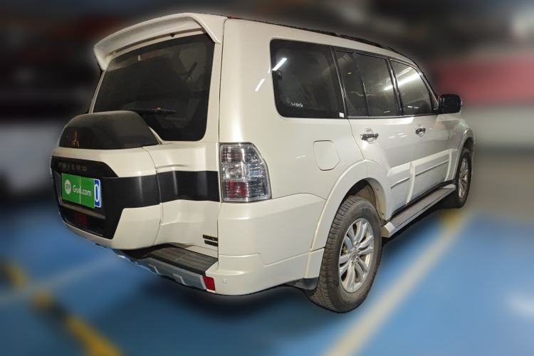 Used Mitsubishi Pajero 2018 V97 3.8L 5-Door GLS Sunroof Dual Differential – Middle East Rear Right 45 Deg