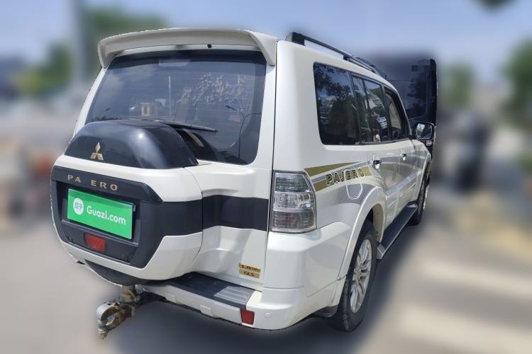Used Mitsubishi Pajero  Rear Right 45 Deg
