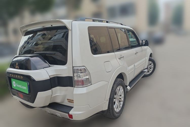 Used Mitsubishi Pajero  Rear Right 45 Deg
