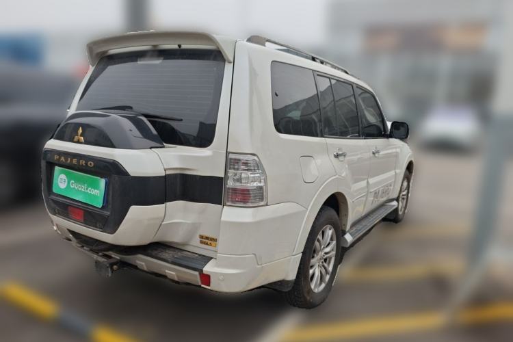 Used Mitsubishi Pajero  Rear Right 45 Deg