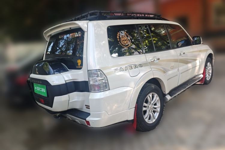 Used Mitsubishi Pajero  Rear Right 45 Deg