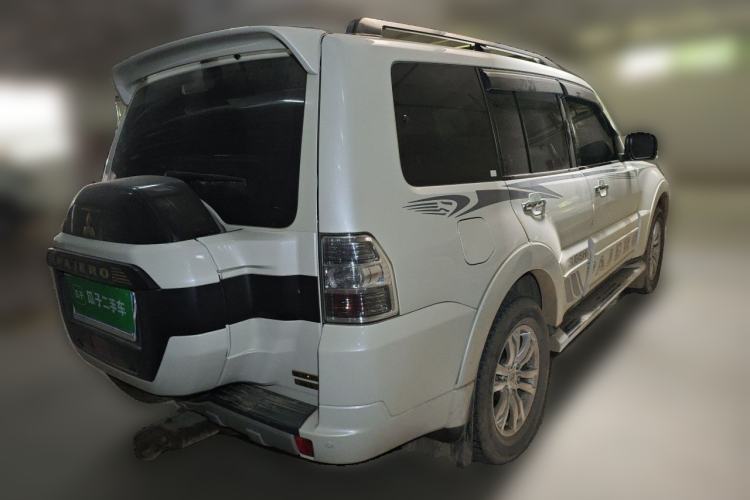 Used Mitsubishi Pajero  Rear Right 45 Deg