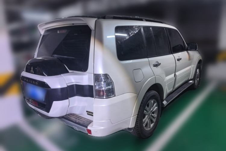 Used Mitsubishi Pajero  Rear Right 45 Deg