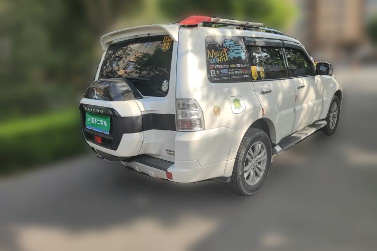 Used Mitsubishi Pajero  Rear Right 45 Deg