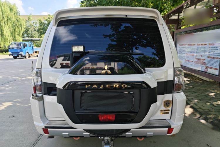 Used Mitsubishi Pajero 2018 V97 3.8L 5-Door GLS Sunroof – Middle East Rear
