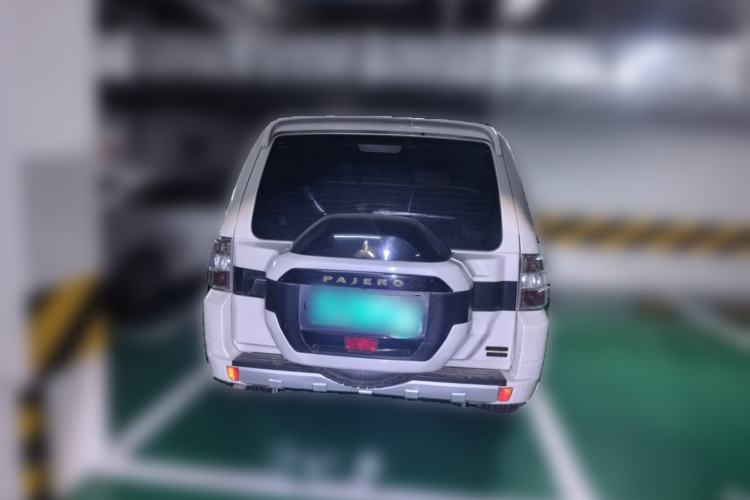 Used Mitsubishi Pajero  Rear