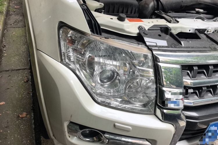 Used Mitsubishi Pajero 2018 V97 3.8L 5-Door GLS Sunroof – Middle East Right Front Headlight
