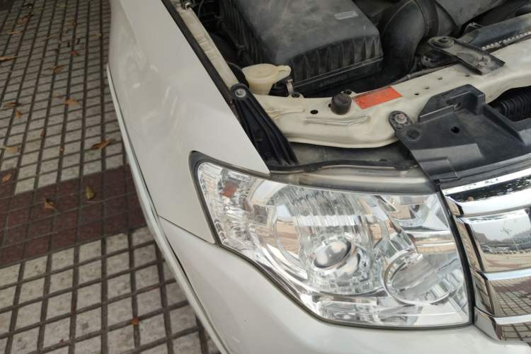 Used Mitsubishi Pajero 2018 V97 3.8L 5-Door GLS Sunroof – Middle East Right Front Headlight