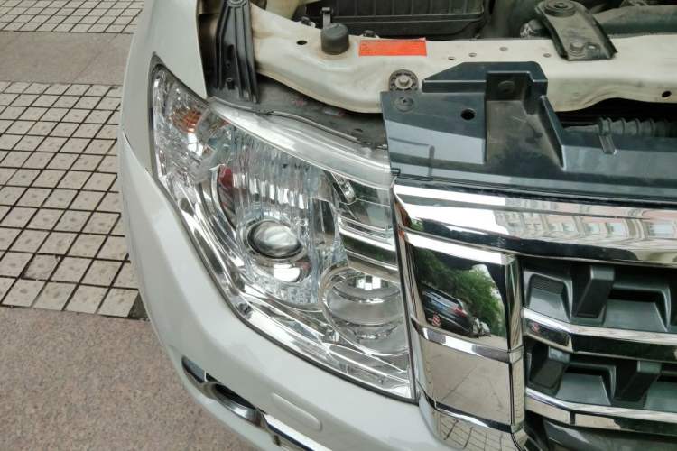 Used Mitsubishi Pajero  Right Front Headlight