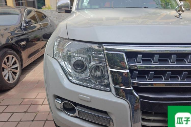 Used Mitsubishi Pajero 2018 V97 3.8L 5-Door GLS Sunroof Dual Differential – Middle East Right Front Headlight