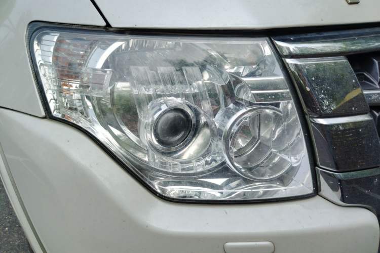 Used Mitsubishi Pajero  Right Front Headlight