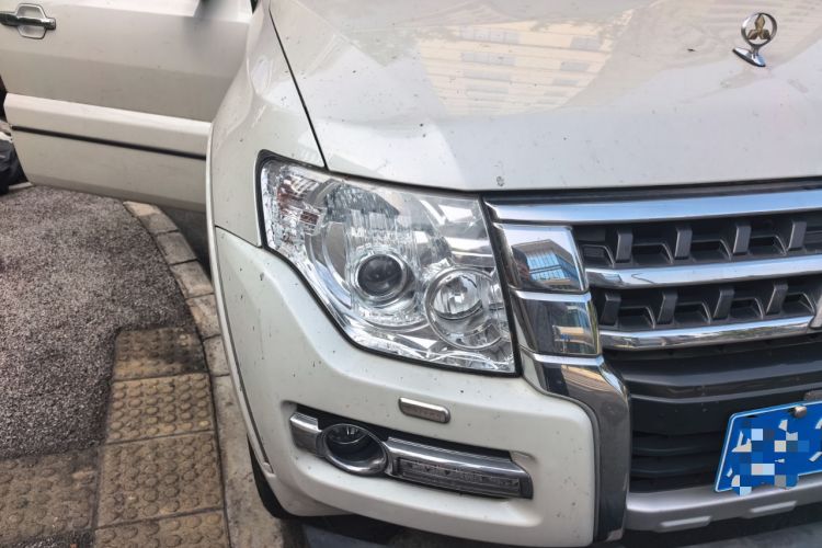 Used Mitsubishi Pajero  Right Front Headlight