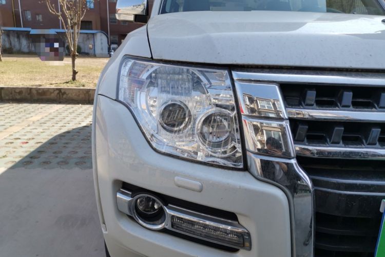 Used Mitsubishi Pajero 2018 V93 3.0L 5-Door GLS Genuine Leather Version – Middle East Right Front Headlight