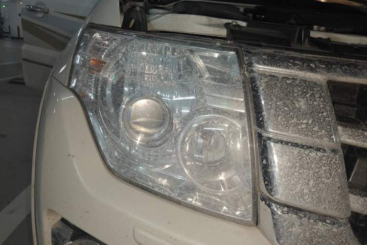Used Mitsubishi Pajero  Right Front Headlight