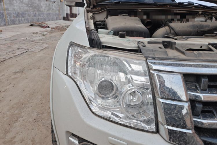 Used Mitsubishi Pajero  Right Front Headlight