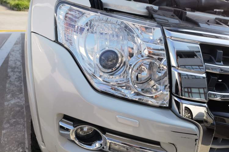 Used Mitsubishi Pajero  Right Front Headlight