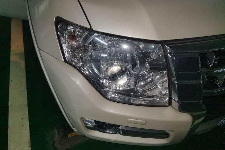 Used Mitsubishi Pajero 2018 V97 3.8L 5-Door GLS Sunroof Single-Difference Model – Middle East Right Front Headlight