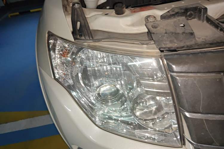 Used Mitsubishi Pajero 2018 V97 3.8L 5-Door GLS Sunroof Dual Differential – Middle East Right Front Headlight