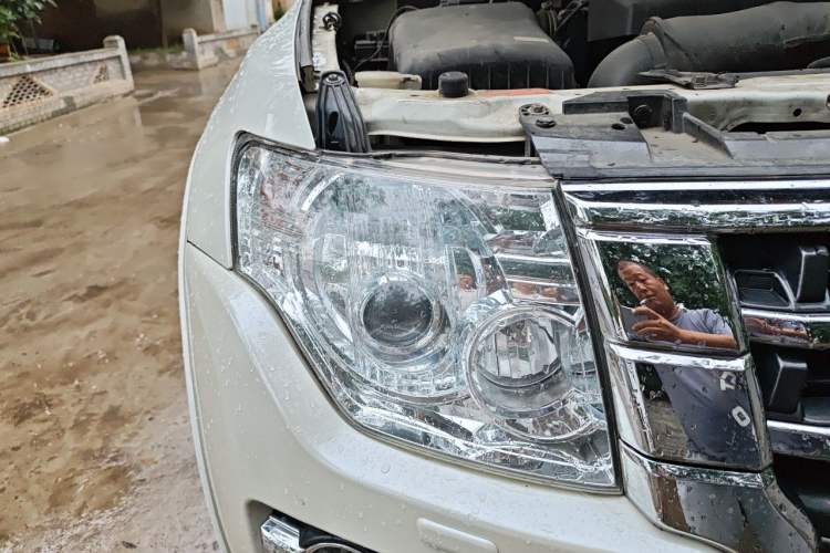 Used Mitsubishi Pajero  Right Front Headlight
