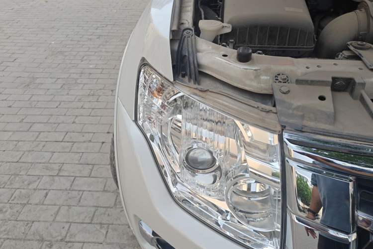 Used Mitsubishi Pajero  Right Front Headlight