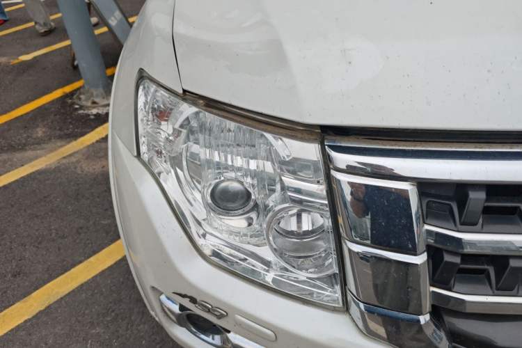 Used Mitsubishi Pajero  Right Front Headlight