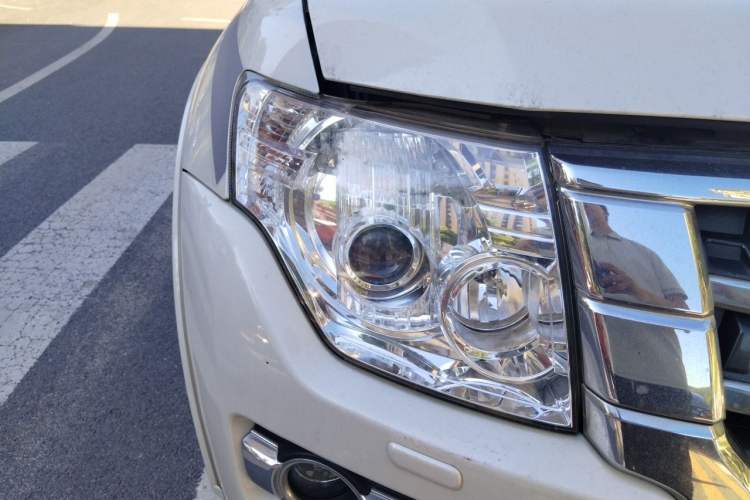 Used Mitsubishi Pajero 2018 3.0L Automatic Luxury Edition Right Front Headlight