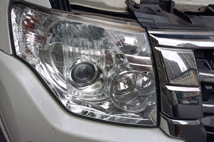 Used Mitsubishi Pajero 2018 V97 3.8L 5-Door GLS Sunroof – Middle East Right Front Headlight