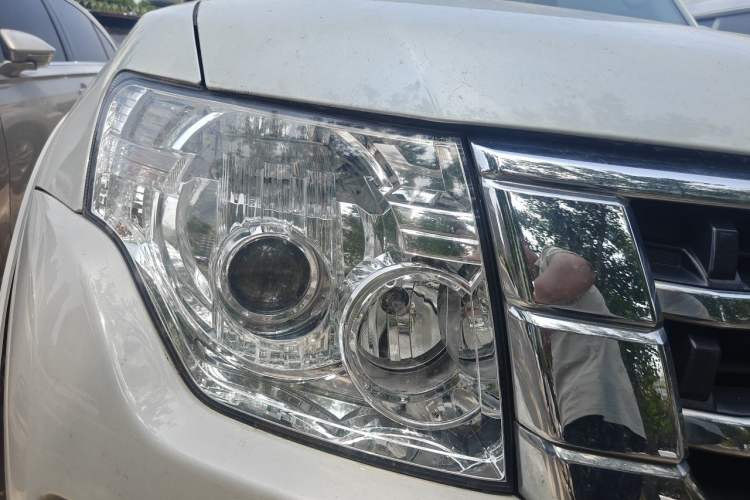 Used Mitsubishi Pajero 2018 V97 3.8L 5-Door GLS Sunroof – Middle East Right Front Headlight