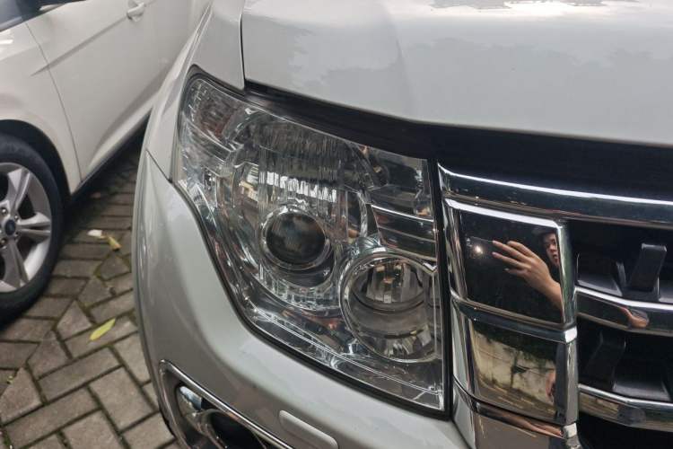 Used Mitsubishi Pajero 2018 V97 3.8L 5-Door GLS Sunroof Single-Difference Model – Middle East Right Front Headlight