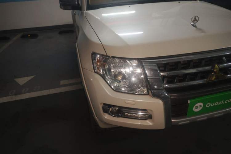 Used Mitsubishi Pajero 2018 V97 3.8L 5-Door GLS Sunroof Single-Difference Model – Middle East Right Front Headlight