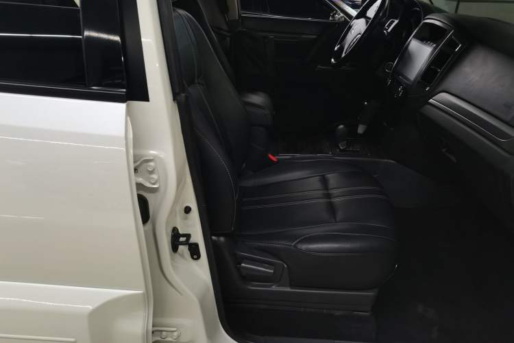 Used Mitsubishi Pajero 2018 3.0L Automatic Standard Edition Right Front Seat