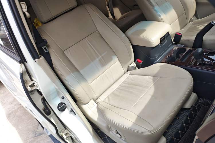Used Mitsubishi Pajero 2018 V97 3.8L 5-Door GLS Sunroof – Middle East Right Front Seat