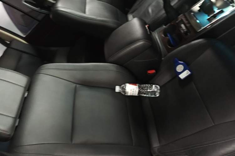 Used Mitsubishi Pajero 2018 V97 3.8L 5-Door GLS Sunroof – U.S. Specification Right Front Seat
