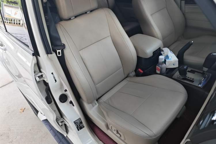Used Mitsubishi Pajero 2018 V97 3.8L 5-Door GLS Sunroof – Middle East Right Front Seat