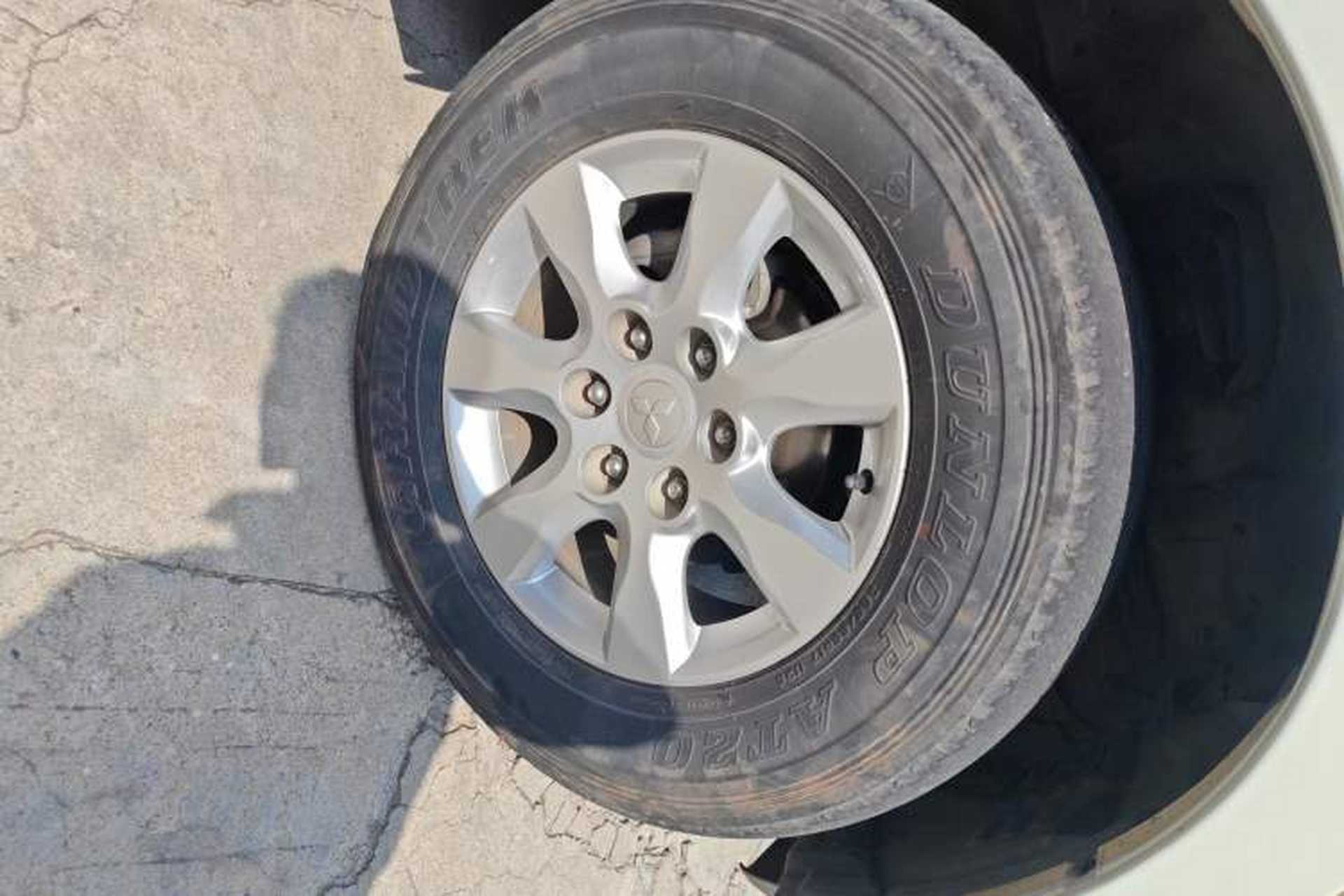 Used Mitsubishi Pajero 2018 3.0L Automatic Standard Edition Right Front Wheel Hub