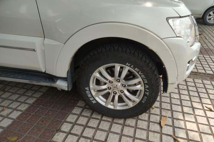 Used Mitsubishi Pajero 2018 V97 3.8L 5-Door GLS Sunroof – Middle East Right Front Wheel Hub