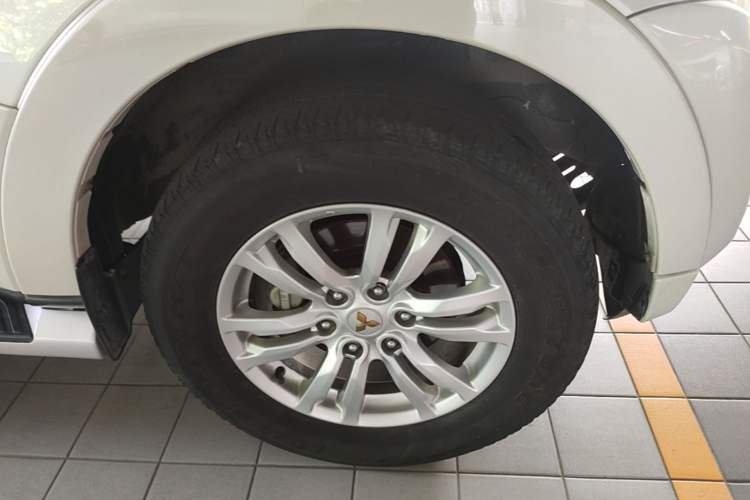 Used Mitsubishi Pajero 2018 V97 3.8L 5-Door GLS Sunroof Dual Differential – Middle East Right Front Wheel Hub