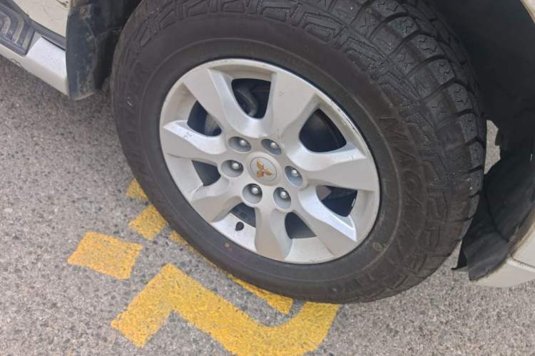 Used Mitsubishi Pajero 2018 3.0L Automatic Prestige Edition Right Front Wheel Hub