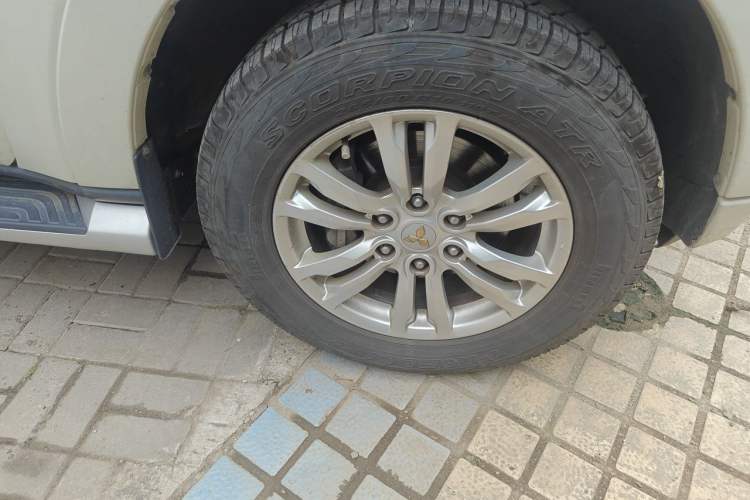 Used Mitsubishi Pajero  Right Front Wheel Hub