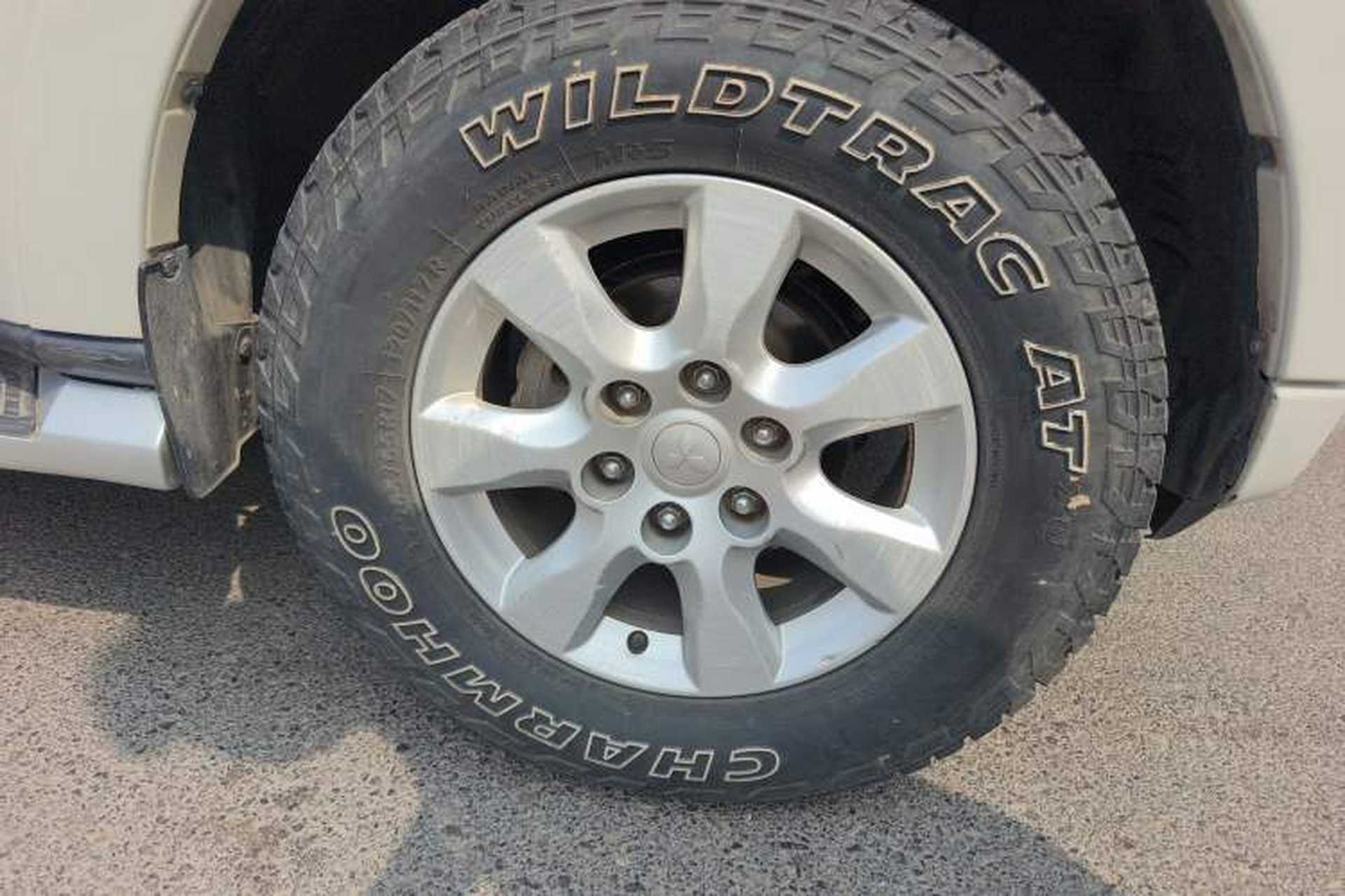 Used Mitsubishi Pajero 2018 3.0L Automatic Comfort Edition Right Front Wheel Hub