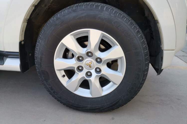 Used Mitsubishi Pajero 2018 V93 3.0L 5-Door GLS Genuine Leather Version – Middle East Right Front Wheel Hub