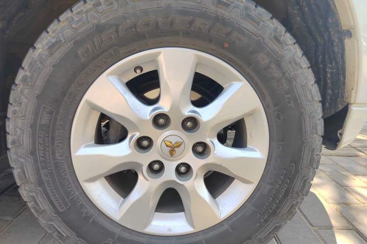 Used Mitsubishi Pajero 2018 3.0L Automatic Prestige Edition Right Front Wheel Hub