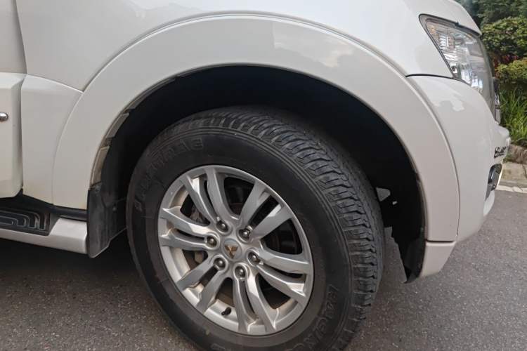 Used Mitsubishi Pajero  Right Front Wheel Hub